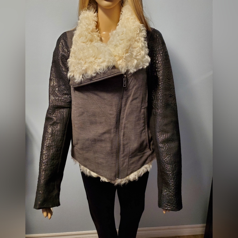 HELMUT LANG -"Chasm" Shearling lined leather sleeve diagonal zip jacket size M/L
